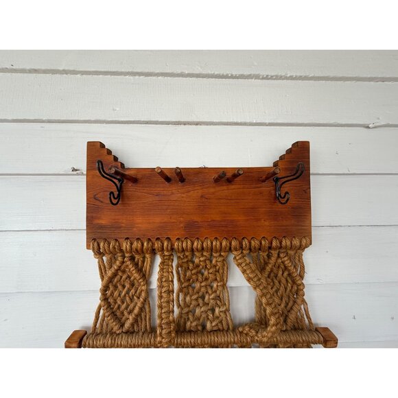 Vintage 1970s Boho Wood Jute Macarame' Wall Hanging With Hooks - Picture 3 of 16